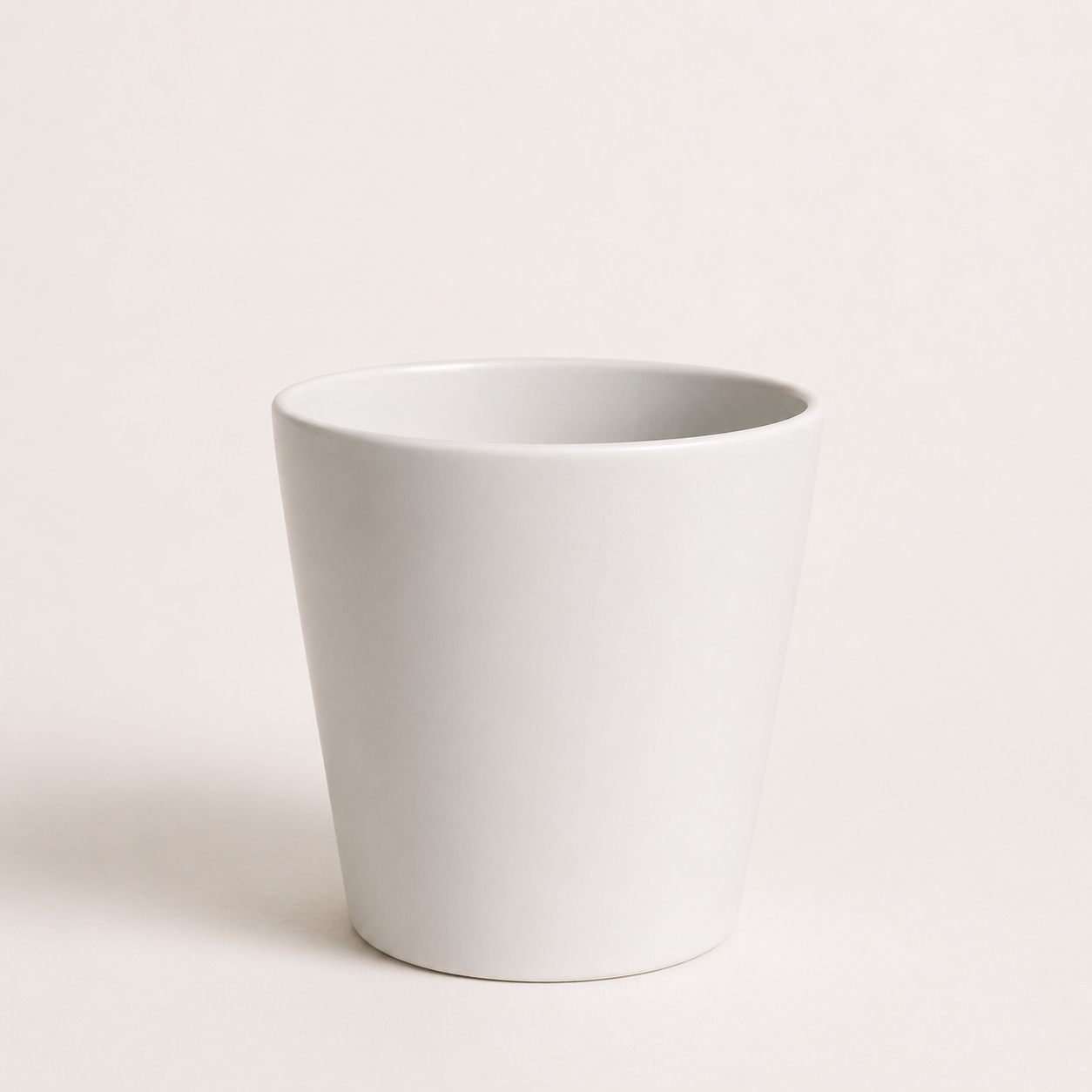 Porta macetero blanco minimalista para plantas de interior - Diseño moderno