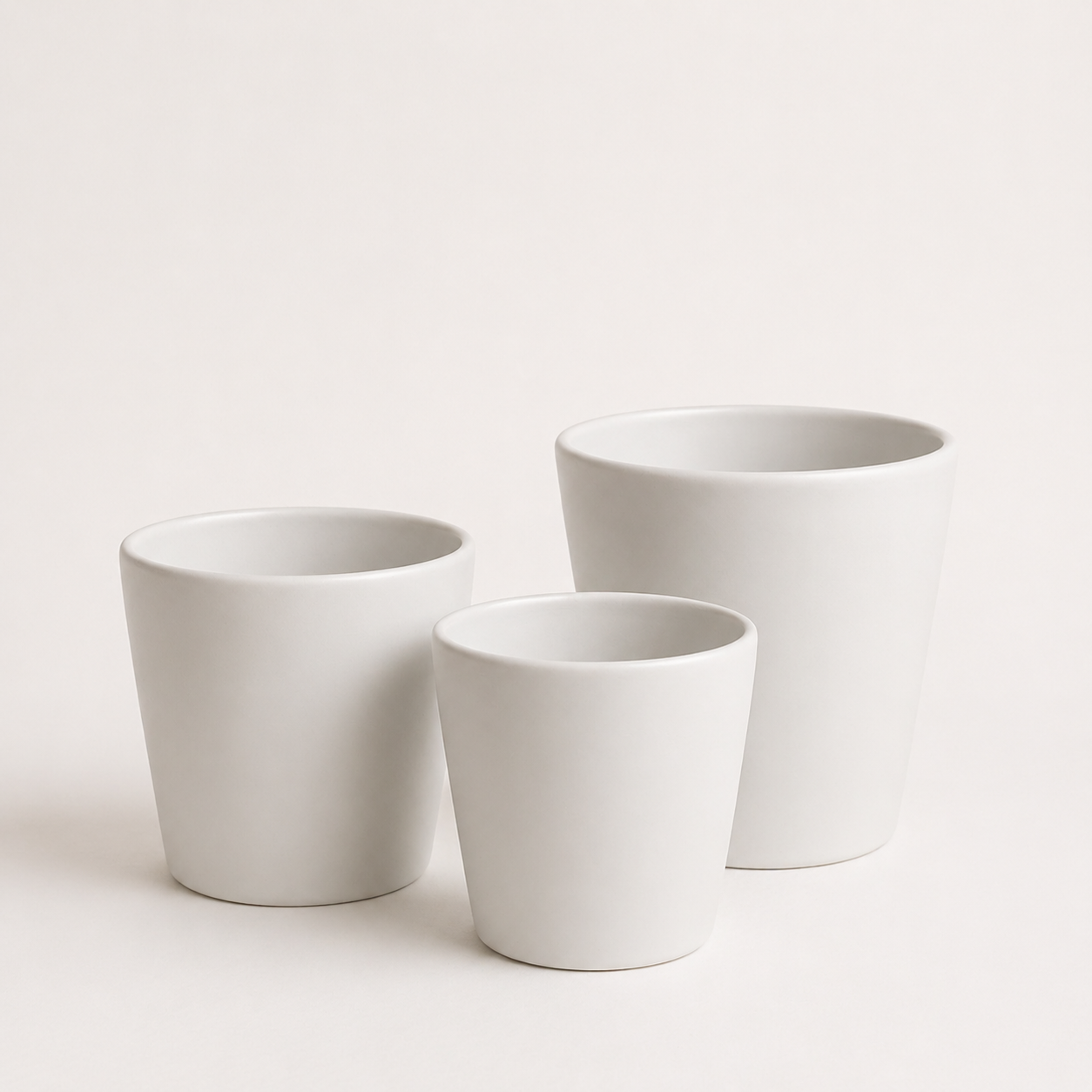 Porta macetero blanco minimalista para plantas de interior - Diseño moderno